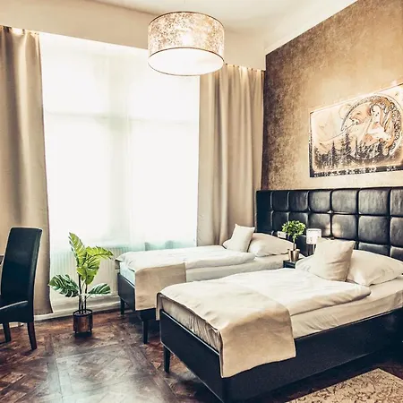 מלון Alfons Boutique 4*