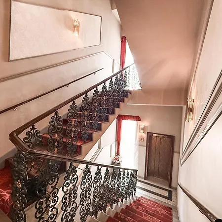 Alfons Boutique Szálloda 4*